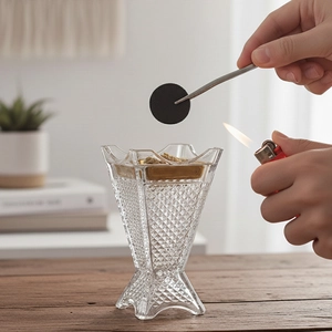 Bruciatore per aromaterapia nordico in vetro cristallo con intagli a diamante e base