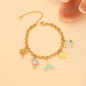 Bracelet doré thème océan avec breloques poissons en émail et dauphin pour un look d'été