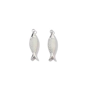 Pendentif poisson argenté poli avec texture en écailles et anneau pour bijoux DIY