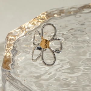 Minimalist stainless steel open ring with two-tone daisy flower design and textured gold center