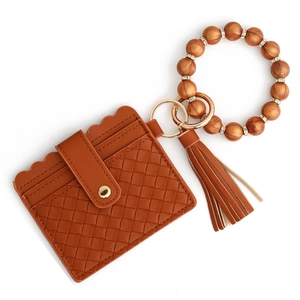 Porte-cartes en cuir tressé marron caramel avec bracelet en perles marbrées et gland
