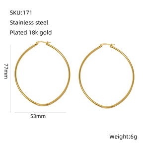 Detailed size chart for large 18k gold-plated stainless steel oval hoop earrings 77x53mm