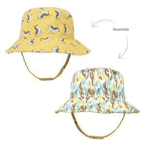 Détail du chapeau réversible pour enfants avec imprimé zèbre et motif géométrique camo