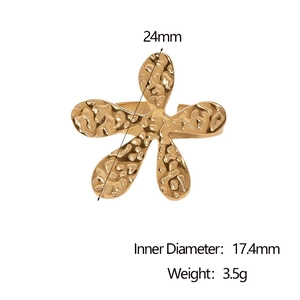 18k gold plated stainless steel open ring with flower shape and hammered finish texture