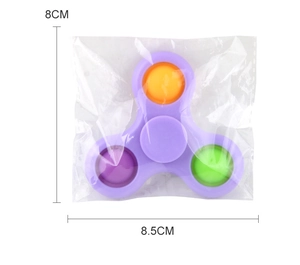 Detailed size specifications for the three-lobed fidget spinner showing 8.5cm by 8cm