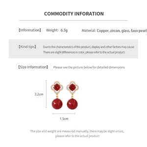 Size guide showing flower pearl earrings dimensions with red clover and zircon details