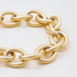 Detailed close-up of 18K gold stainless steel thick chain with twisted rope texture links