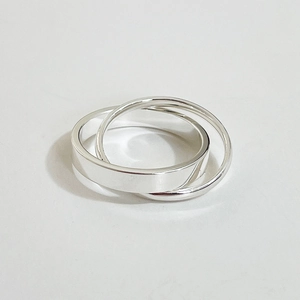 Minimalist S925 sterling silver double-interlocking ring with polished finish on white base
