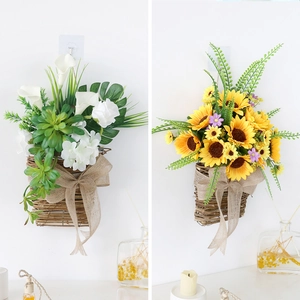 Cesti di fiori pensili con girasoli realistici e basi in vite intrecciate a mano