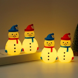 Lot de figurines de bonhomme de neige LED rouges et bleues pour la décoration de Noël