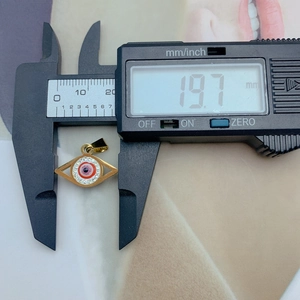Detailed measurement of a 19.7mm evil eye heart pendant with sparkling white crystals