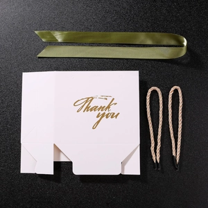 Details of DIY wedding gift box set with white paper bag, green ribbon and thank you text
