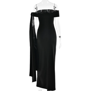 Vue arrière de la robe longue noire bustier avec élégant drapé d'épaule unique