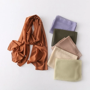 Collection de hijabs en mousseline pailletée unie avec drapé élégant et divers coloris