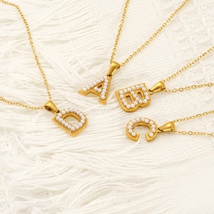 Anfangsbuchstabe Anhänger Halskette Gold Plattiert Edelstahl Mit Künstliche Perlen Für Frauen Einfache Elegante Schlüsselbeinkette