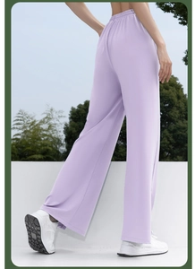 Vista trasera de pantalones morado claro de pernera ancha con cintura alta elástica