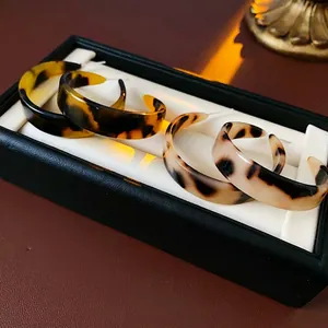 Chic brown resin C-shaped hoop earrings with vintage tortoiseshell and cream patterns