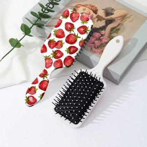 Brosse à cheveux mignonne à motif fraise pour enfants avec coussin d'air portable
