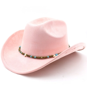 Detailansicht eines rosa Cowboyhuts aus Wildleder mit Boho-Türkisperlen und Seestern