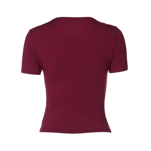 Vue arrière du t-shirt bordeaux cintré avec bordure en dentelle et détail de laçage