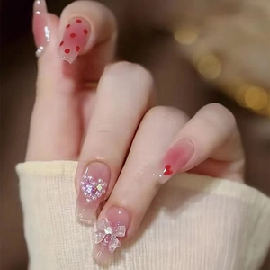 Unghie Finte Press On Sfumate Rosa Forma Bara Lunga Con Fiocco 3D E Cuore Di Strass Puntini Rossi Stile Dolce