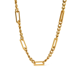 Golden titanium steel necklace with twisted links and geometric square frame design