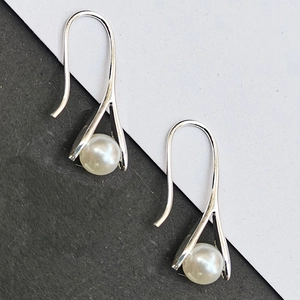 Minimalist silver copper earrings with round white pearls in a sleek hook design