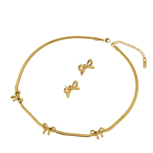 Parure de bijoux dorée avec nœuds, comprenant un collier serpent et des boucles d'oreilles