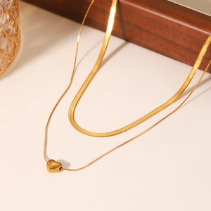 Collier double rang en acier inoxydable doré avec une chaîne serpent et pendentif cœur