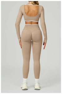 Ensemble de yoga sans couture beige avec texture en maille côtelée et dos nu en forme de U