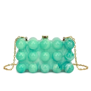 Pochette de soirée en acrylique vert menthe avec texture marbre et chaîne dorée