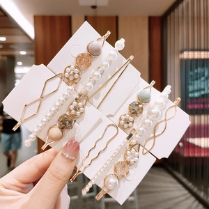 Set de barrettes à cheveux dorées avec perles et strass aux motifs géométriques élégants