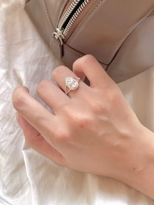 Macro detail of S925 sterling silver pear-shaped water drop ring with micro-pave diamonds