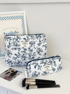 Lot de trousses de maquillage matelassées à fleurs bleues en deux tailles de voyage