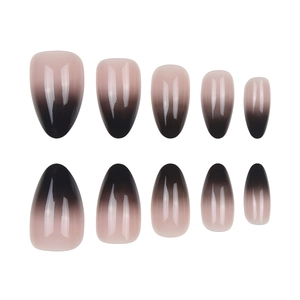 30 faux ongles amande avec dégradé noir et finition brillante pour Halloween