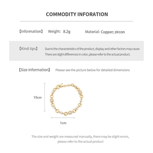 Detailed view of 19cm gold chain bracelet with toggle clasp and 8.2g weight specs