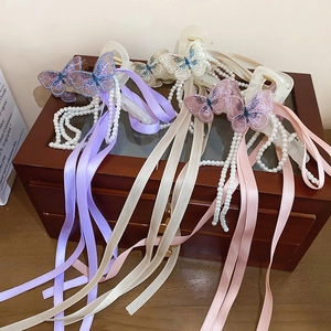 Pince à cheveux élégante avec papillon brodé, rubans de soie et glands de perles