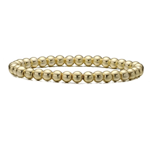 Détail des perles dorées polies sur un bracelet minimaliste pour homme au style vintage