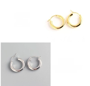 Detailed comparison of 18K gold and silver chunky hoop earrings with high polish finish