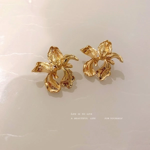 French vintage irregular gold flower stud earrings in metallic floral design for women