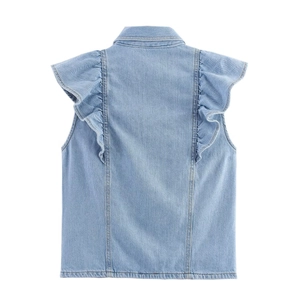 Lichtblauwe denim vest met grote ruches op de rug en bijpassende rechte jeans