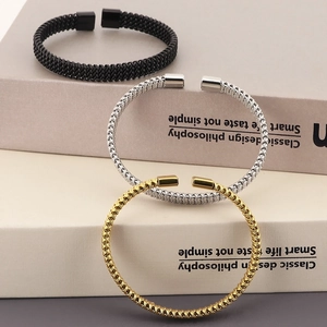 Minimalistische gevlochten open armbanden van roestvrij staal in zwart, zilver en goud