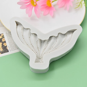 Silicone mermaid tail mold with pearl texture for cake decorating and DIY baking