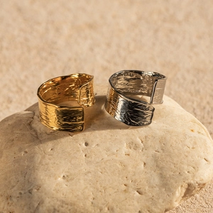 Bagues ajustables en acier inoxydable doré 18K et argent avec texture martelée unique