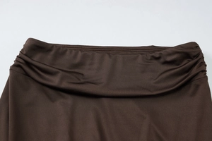Détail macro du tissu en maille extensible marron café avec taille élastique