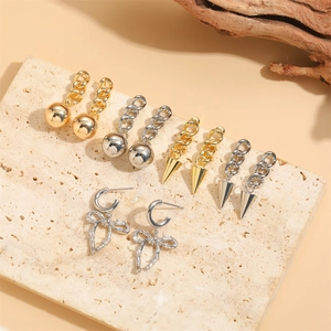 Orecchini a Goccia con Catena a Sfera in Rame Placcato Oro 14K Orecchini a Bottone con Fiocco in Zirconia per Donna
