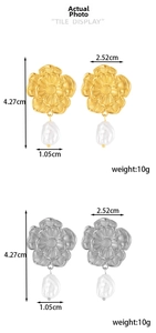 Detailed size parameters of floral pearl earrings in gold and silver stainless steel