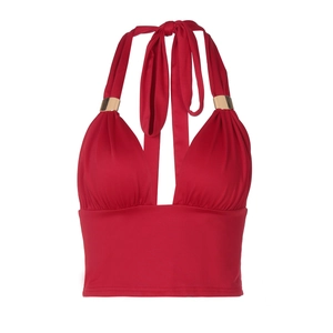 Detailansicht des roten Neckholder-Tops mit tiefem V-Ausschnitt und goldenen Metallringen