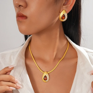 Water Drop Pear Cut Rhinestone Pendant Necklace And Earrings With Silver Earring Post Alloy Retro Vintage Luxury