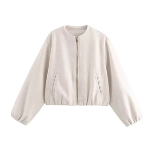 Détail d'un blouson aviateur beige avec fermeture éclair et texture effet laine